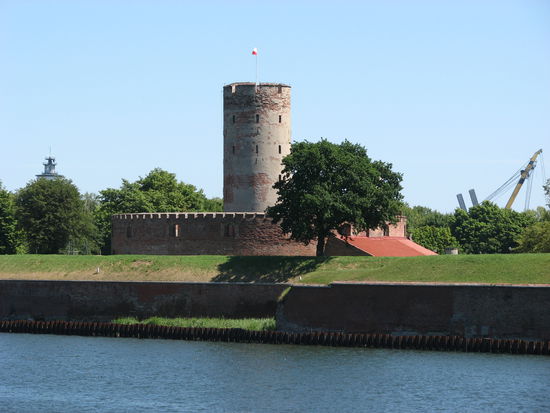 Festung mit kreisrundem Gebäudeensemble
