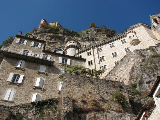 Kapelle Notre Dame von der Ortsstrasse aus gesehen