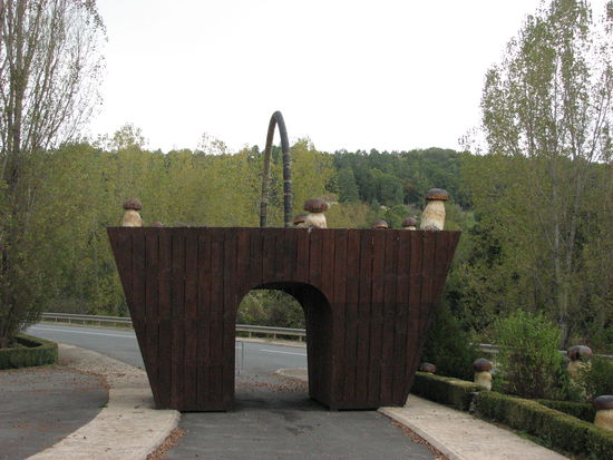 Zugangsstrasse zu Villefranche du Perigord