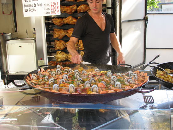 Bei Ankunft lachte uns diese riesige Paellapfanne an, weniger als 2 Stunden später war sie leeeer!