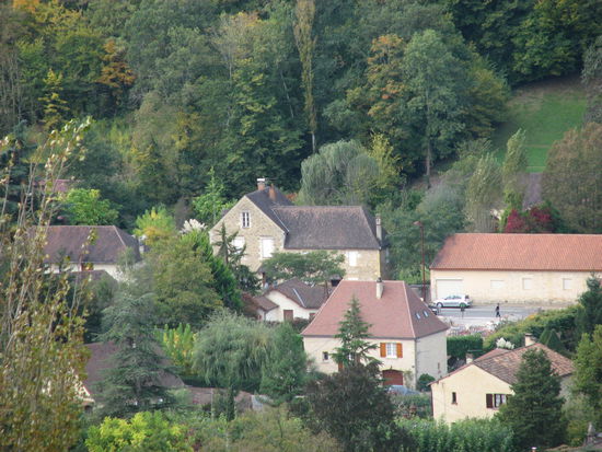 und unser Domizil (direkt unterhalb des Waldes)