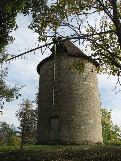 Windmühle an der Spitze des Bergsporns - moulin du roy (Nr. 3 im Plan)