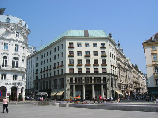 'Loos-Haus' - Architekt: Adolf Loos - 1910 - für Herrenschneider Goldman &amp; Salatsch - heute: Bankgebäude