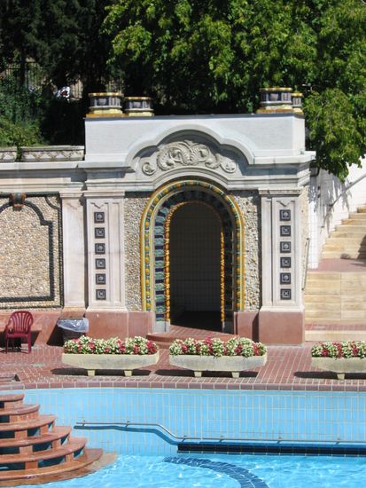 Ein Blick ins Innere des Außenbades ist auch gestattet.