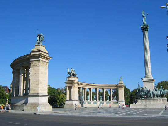 Das Milleniumsdenkmal am Hosök tere ist der Abschluß unseres Budapestbesuches.