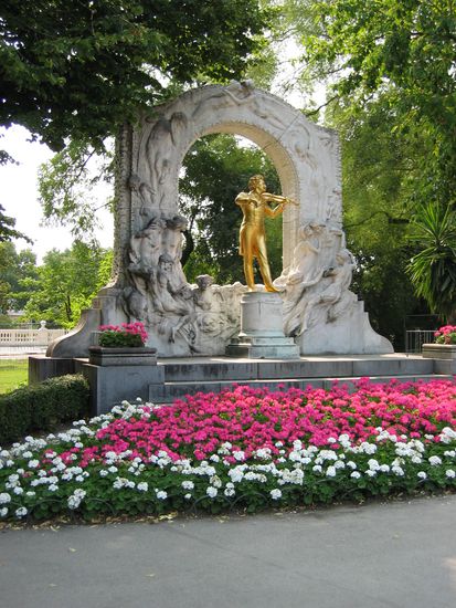 Johann-Strauß-Denkmal - Edmund von Hellmer - 1906, enthüllt erst 1923