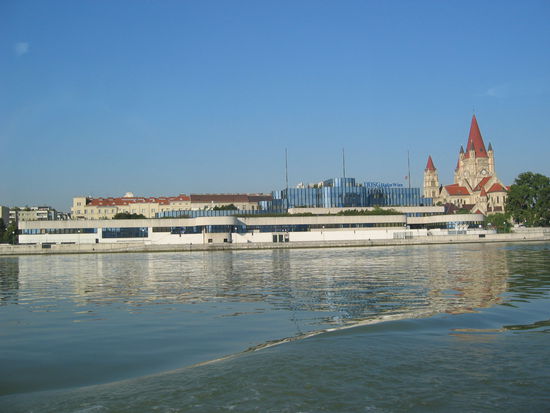 Wien - Hafen an der Reichsbrücke