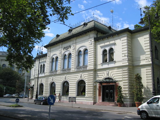 Restaurant Gundel - Eingang mit Jugendstilverglasung