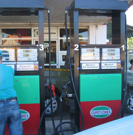 wir brauchen das 94-Octan-Benzin an Säule 4