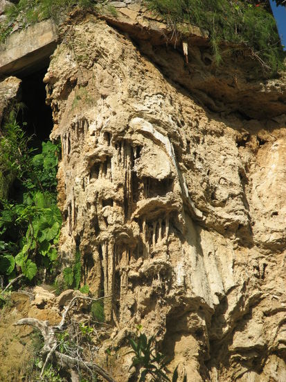 nebenan, wo kein Wasser (mehr) fließt, sind diese noch zu sehen