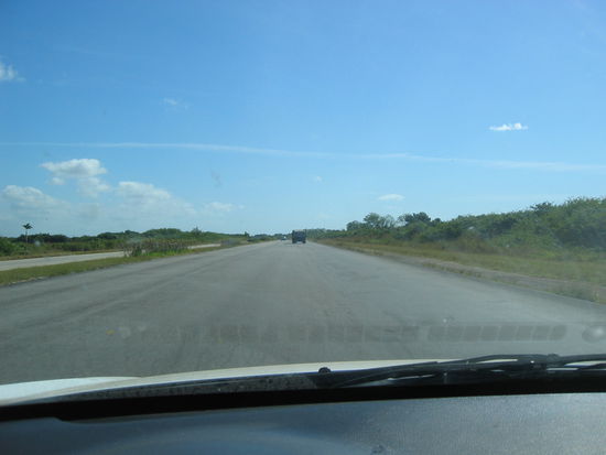 wären die Autobahnen hier nur auch so befahren!!!!! - dann wären sicherlich auch keine Fahrbahnmarkierungen notwendig