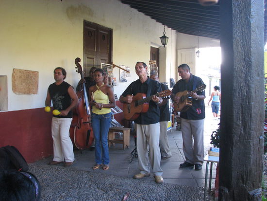 Salsa-Klänge überall