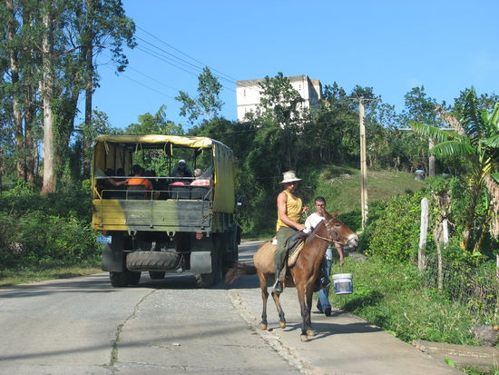 nicht umsonst sind die 'Beförderungsmittel' so ausgewählt; ich glaube, dass man noch kranker ankommt, als man gestartet ist