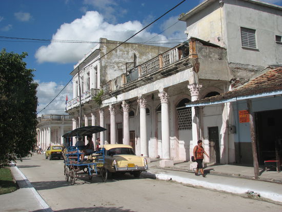 Vereinzelt findet man auch zweistöckige Gebäude