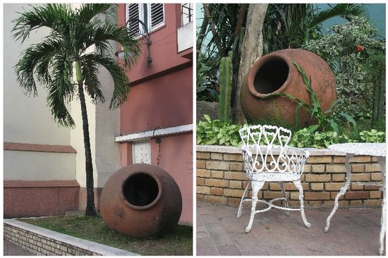 Da die Stadt früher häufig mit Wassermangel zu kämpfen hatte, wurde aus dem Ton der Sierra de Cubitas große Töpfe zum Auffangen von Regenwasser gefertigt (tinajones) - heute dienen sie nur noch Dekorationszwecken.