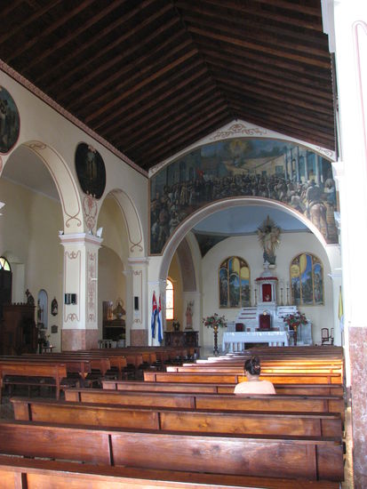 mit schönem Barockaltar