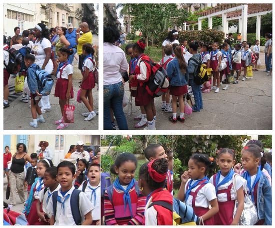 links die barocken Betreuerinnen - viele hübsche Kindergesichter