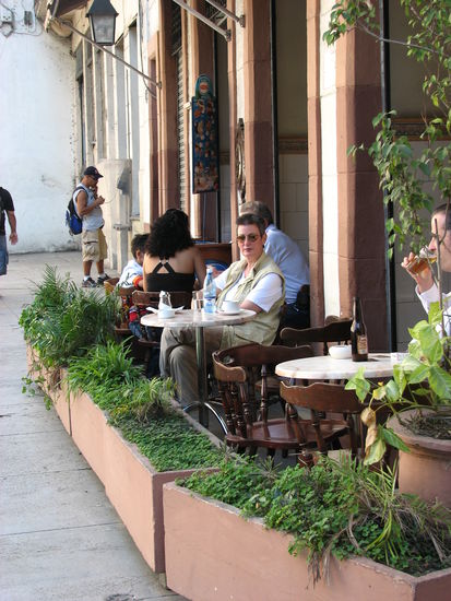 Pause an einer Hauptstrasse - für deutsche Verhältnisse undenkbar ungesund