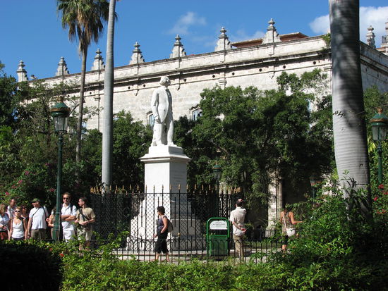 Statue des Nationalhelden Carlos Manuel de Cespedes auf dem Plaza de Armas