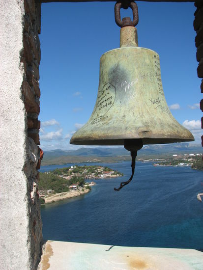 Blick auf unser nächstes Ziel - Cayo Granma (am Klöppel links)