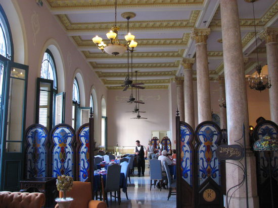 Restaurant im Erdgeschoß - Hotel Raquel