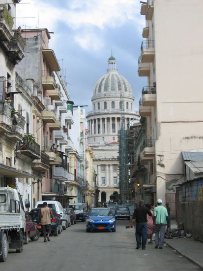 ein Blick in die Seitenstrassen läßt immer noch das Capitol erscheinen