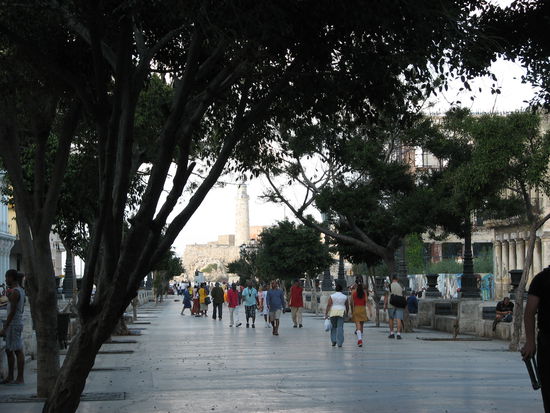 Zurück zur Promenade und in die Altstadt