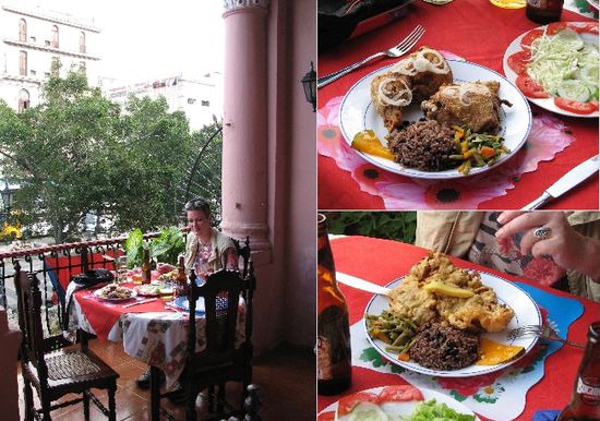 gemütlicher Sitzplan auf dem Balkon mit guter Beobachtungsposition und sehr leckerem Essen