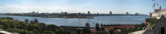 ein enormes Panorama vom Hafen bis Vedado