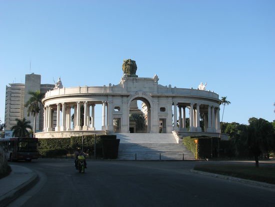 Monumento J. M Gomez