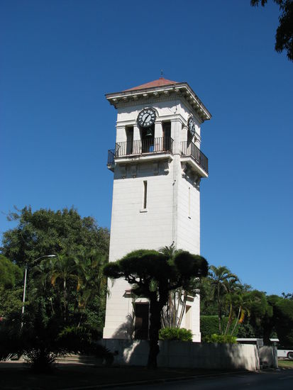 Uhrenturm auf der zentralen Achse durch Miramar