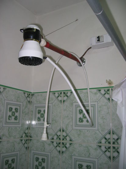 Der deutsche TÜV hätte seine Freude daran! Beim Einstellen der Temperatur springen innen die Funken