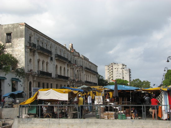 Kunsthandwerkermarkt - di-sa im Parque Luz Caballero