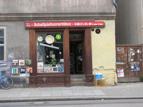 in der Johannesstrasse gibt es auch noch einen 'Nostalgie'-Laden