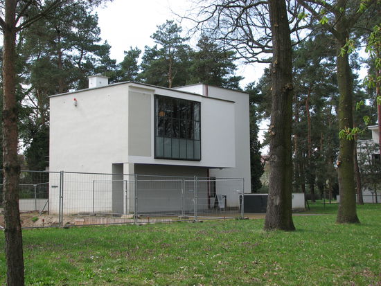 Das Haus Feininger steht (z.Zt noch) als Einzelhaus.