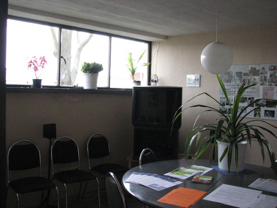 Fensterband im Obergeschoß unter der Decke