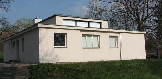 als Wohnhaus konzipiert