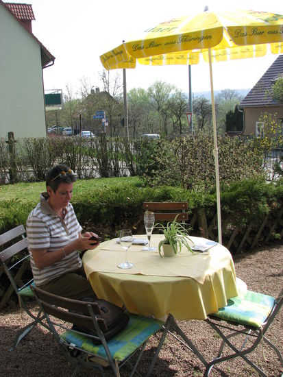 Das warme Wetter am Ostersamstag gestattet Aussengastronomie