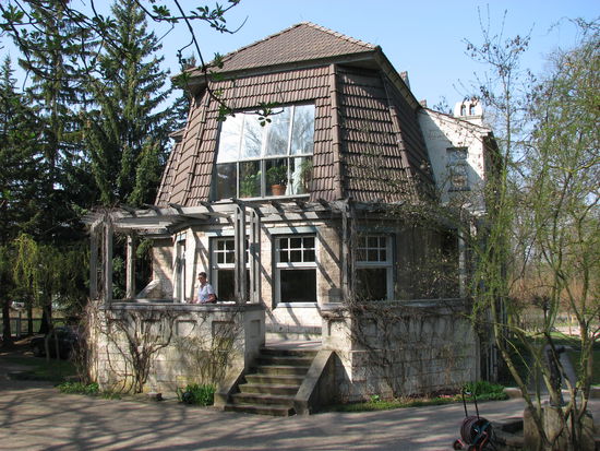 Haus Hohe Pappeln von Henry Van de Velde - hier die Südseite mit dem großen Atelierfenster.