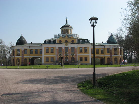 barocke Schloßanlage (1724-1732) am Ende der Belvedere Allee
