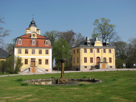 die östliche Seite der symmetrisch angelegten Nebengebäude