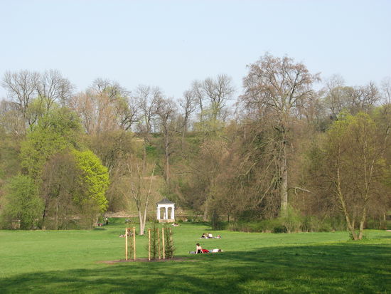 Schlosspark an der Ilm vor Schloss Tiefurt