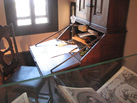 Sekretär mit Pfeife und Fünfzack