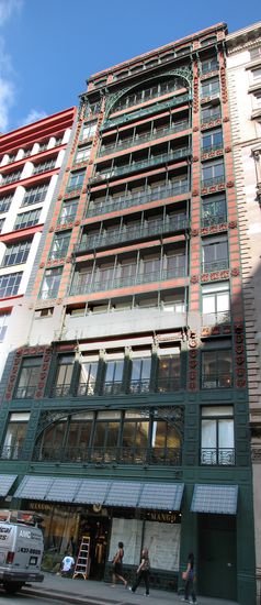 Singer-Gebäude - 1904 vom bekannten Nähmaschinenfabrikanten erbaut - Fassade mit Terrakottafliesen und Eisenkonstruktion (cast iron)