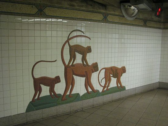 schöne Fliesenmotive in der Metro entlang der 5th avenue
