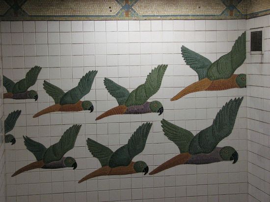 schöne Fliesenmotive in der Metro entlang der 5th avenue