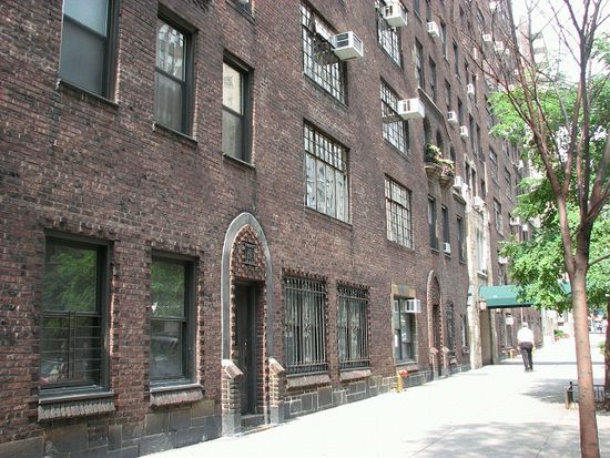 Backsteinarchitektur mit starken Verzierungen