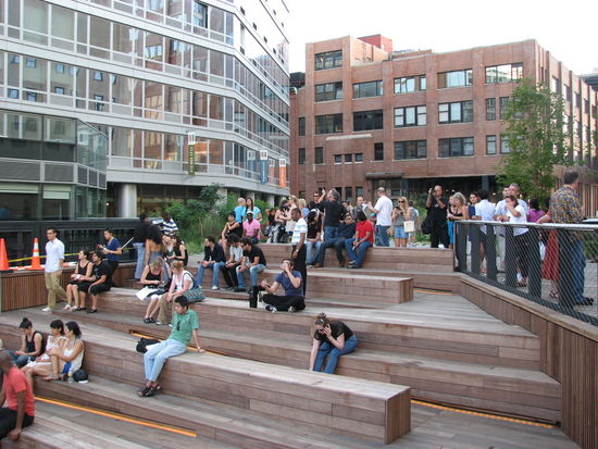 und kleinem 'Theater'