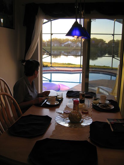 Frühstück mit Blick auf den See