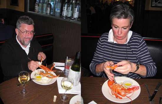 Arbeitsessen mit King Crab Legs und mit Lobster